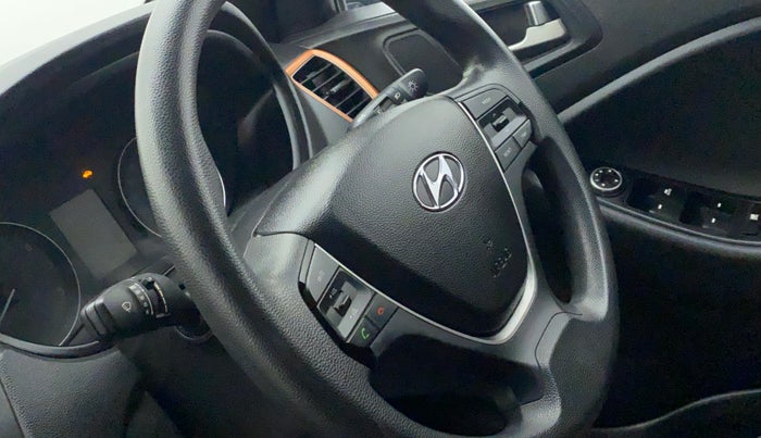 2015 Hyundai i20 Active 1.2 S, CNG, Manual, 45,351 km, Steering wheel - Sound system control has minor damage