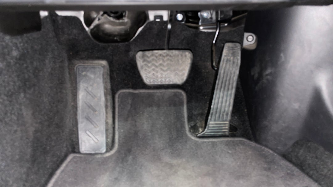 2023 Toyota Camry Ascent, Automatic, 52213 km, Pedals and Footmat