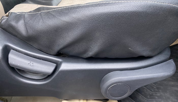 2015 Hyundai Xcent S 1.2 OPT, Petrol, Manual, 42,466 km, Driver Side Adjustment Panel
