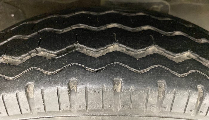 2018 Maruti Eeco 5 STR WITH AC PLUSHTR, Petrol, Manual, 19,537 km, Right Front Tyre Tread