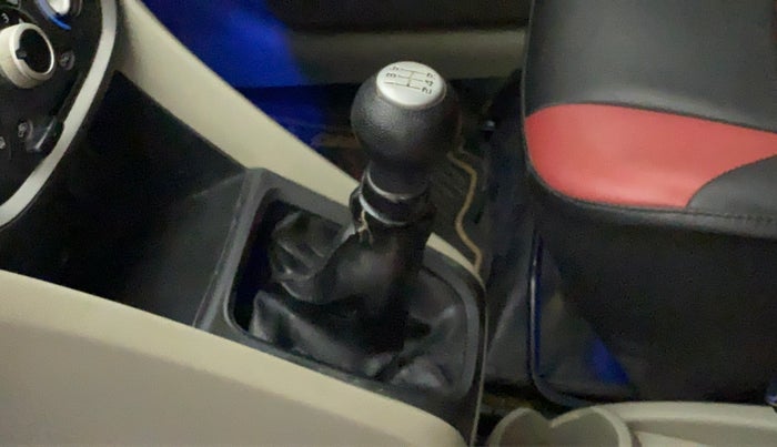 2016 Maruti Celerio ZXI, Petrol, Manual, 51,592 km, Gear lever - Boot cover slightly torn