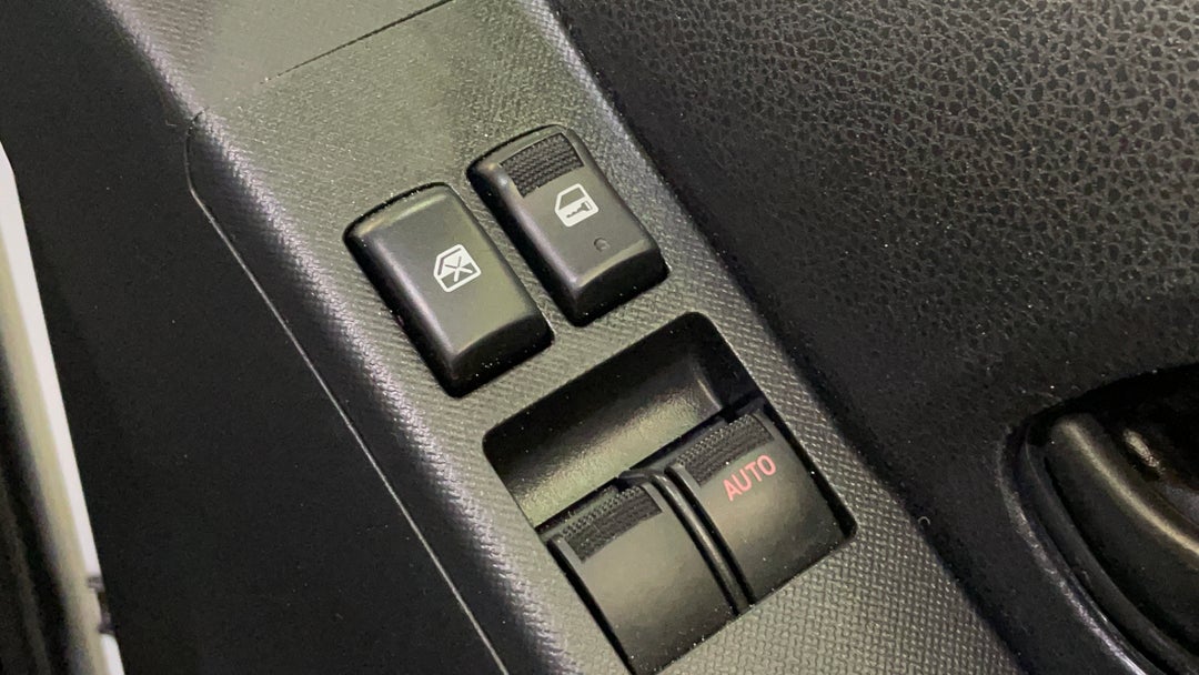 2018 Isuzu D-MAX Sx Hi-ride (4x2), Automatic, 63926 km, Drivers Side Door Panel Controls