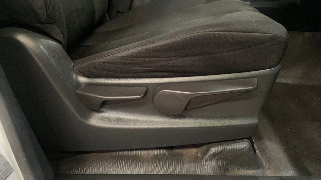 2018 Isuzu D-MAX Sx Hi-ride (4x2), Automatic, 63926 km, Drivers Side Adjustment Panel