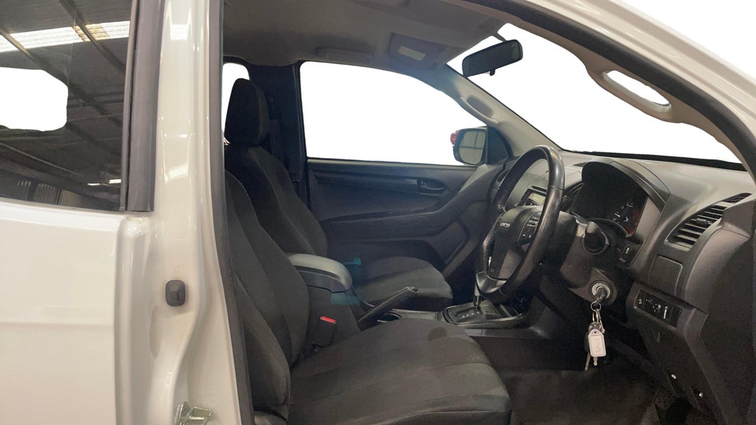 2018 Isuzu D-MAX Sx Hi-ride (4x2), Automatic, 63926 km, Right Side Front Door Cabin View