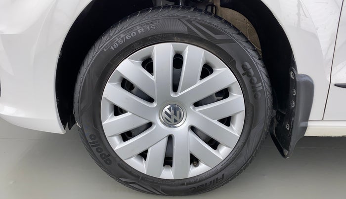 2017 Volkswagen Vento COMFORTLINE MT PETROL, Petrol, Manual, 32,137 km, Left Front Wheel