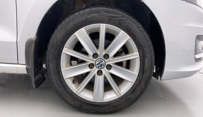 2016 Volkswagen Vento HIGHLINE PETROL, Petrol, Manual, 30,864 km, Right Front Wheel
