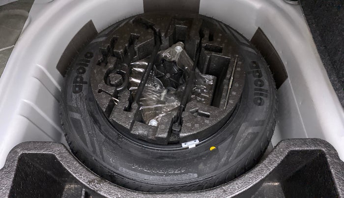 2016 Volkswagen Vento HIGHLINE PETROL, Petrol, Manual, 30,864 km, Spare Tyre