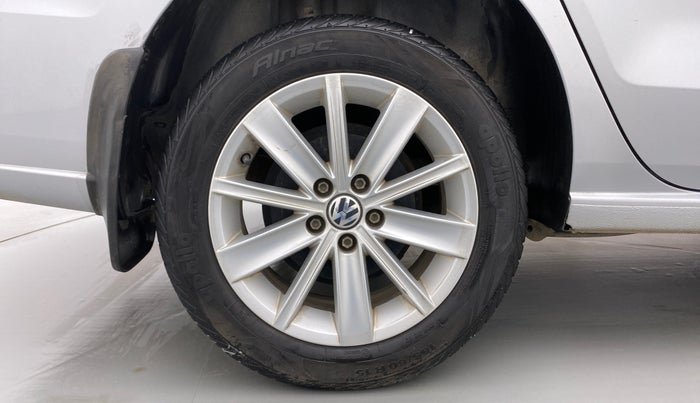 2016 Volkswagen Vento HIGHLINE PETROL, Petrol, Manual, 30,864 km, Right Rear Wheel