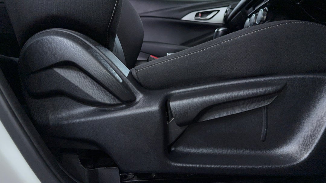 2021 Mazda CX-3 Maxx Sport (FWD), Automatic, 94552 km, Drivers Side Adjustment Panel