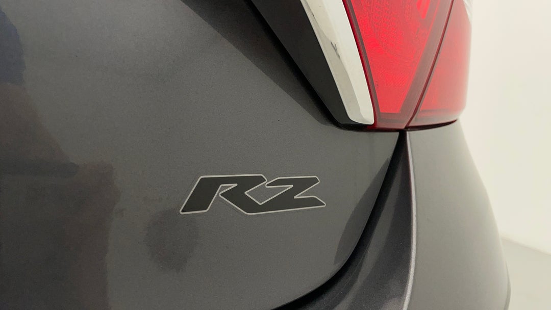 2017 Toyota Camry Rz S.e., Automatic, 72186 km, Badge (Boot Right Side)