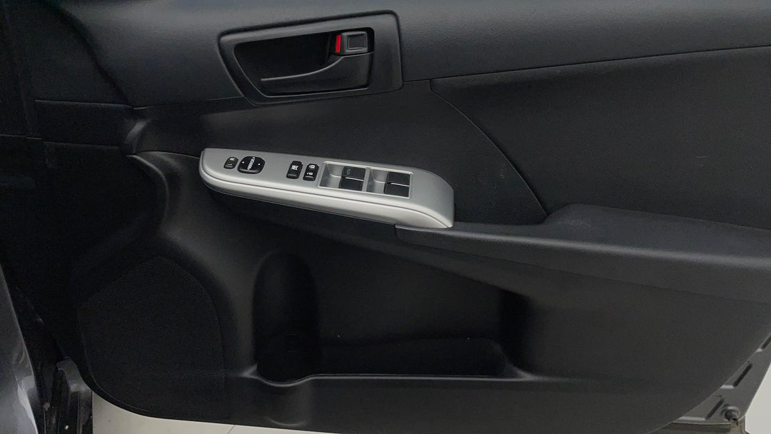 2017 Toyota Camry Rz S.e., Automatic, 72186 km, Speaker View