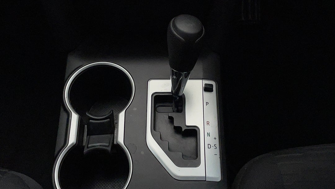 2017 Toyota Camry Rz S.e., Automatic, 72186 km, Gear Lever 