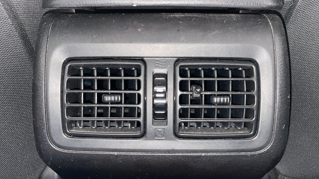 2017 Toyota Camry Rz S.e., Automatic, 72186 km, Rear A/C Vent