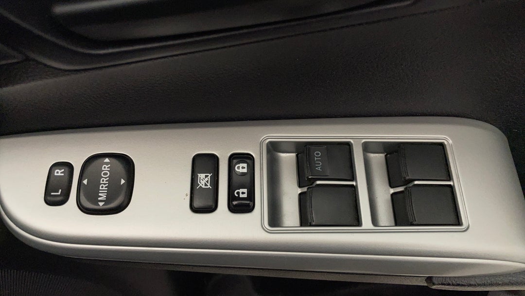 2017 Toyota Camry Rz S.e., Automatic, 72186 km, Drivers Side Door Panel Controls