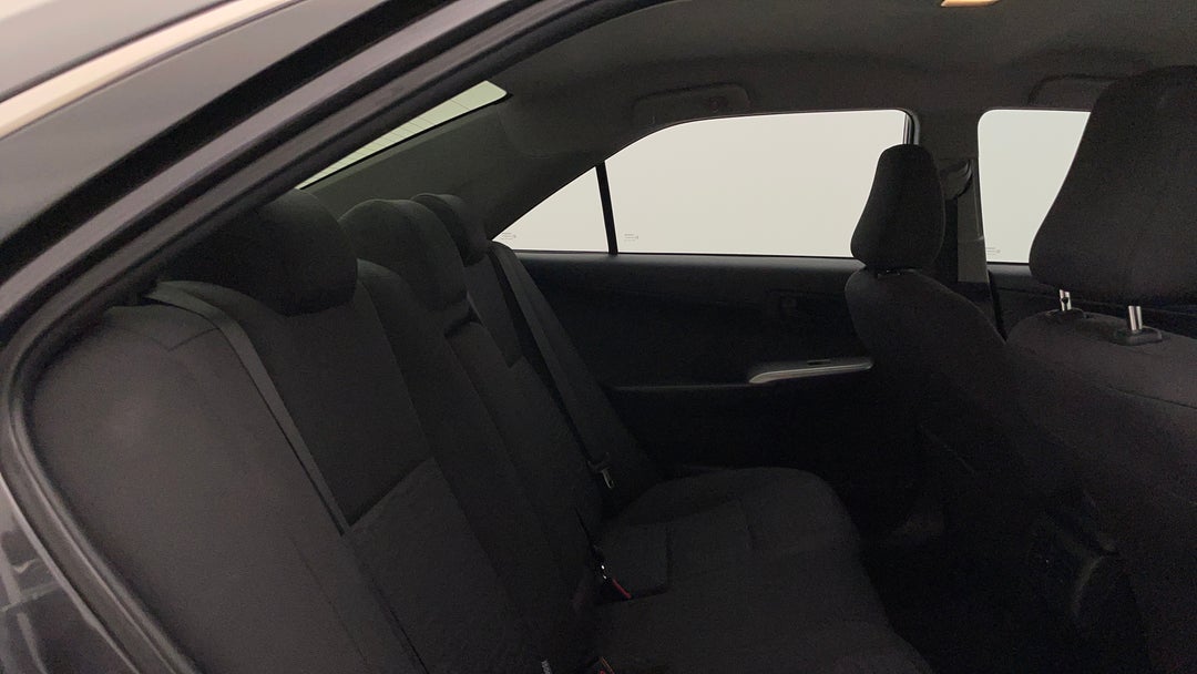 2017 Toyota Camry Rz S.e., Automatic, 72186 km, Right Side Rear Door Cabin View