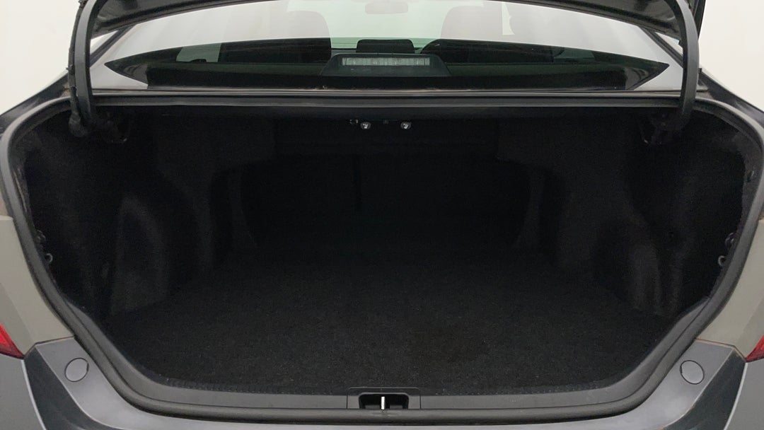 2017 Toyota Camry Rz S.e., Automatic, 72186 km, Boot Inside View