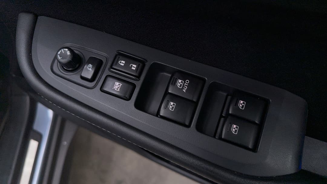 2018 Subaru Outback 2.5i  AWD, Automatic, 143103 km, Drivers Side Door Panel Controls