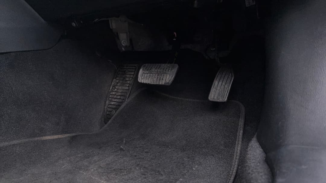 2018 Subaru Outback 2.5i  AWD, Automatic, 143103 km, Pedals and Footmat