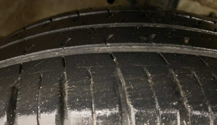 2014 Maruti Ertiga ZDI, Diesel, Manual, 80,779 km, Right Front Tyre Tread