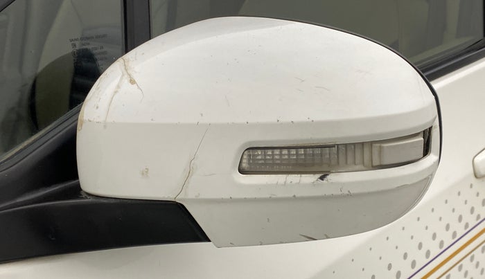 2014 Maruti Ertiga ZDI, Diesel, Manual, 80,779 km, Left rear-view mirror - Indicator light not working