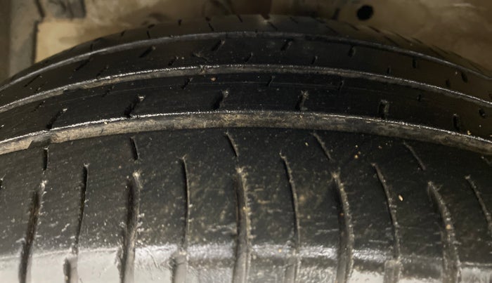 2014 Maruti Ertiga ZDI, Diesel, Manual, 80,779 km, Left Front Tyre Tread