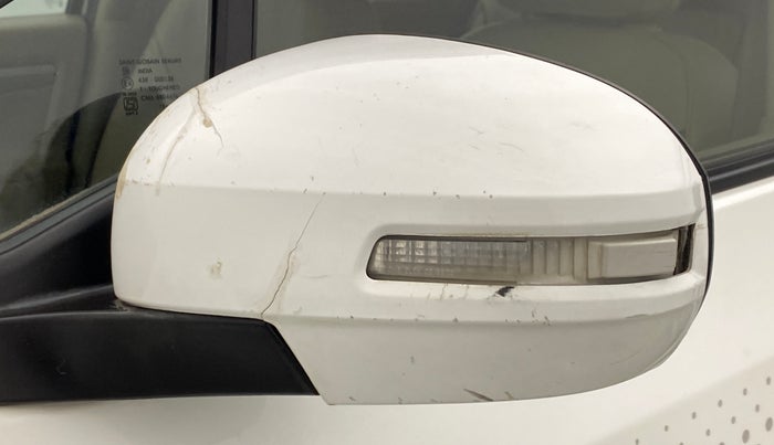2014 Maruti Ertiga ZDI, Diesel, Manual, 80,779 km, Left rear-view mirror - Cover has minor damage
