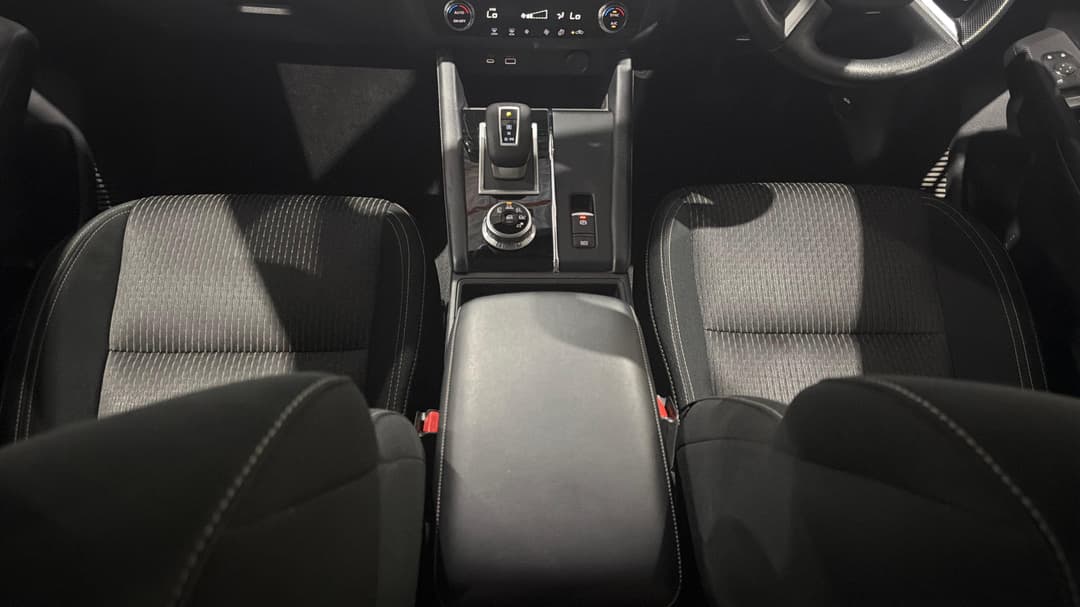 2024 Mitsubishi Outlander Es 7 Seat (2WD), Automatic, 41398 km, Center Console