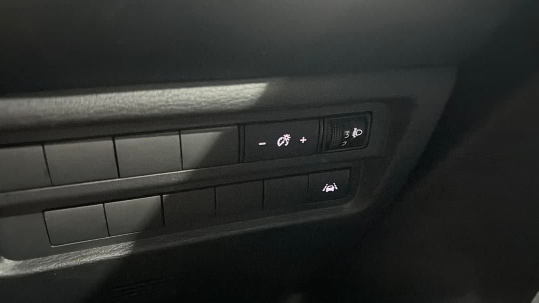 2024 Mitsubishi Outlander Es 7 Seat (2WD), Automatic, 41398 km, Utility Switches/Buttons