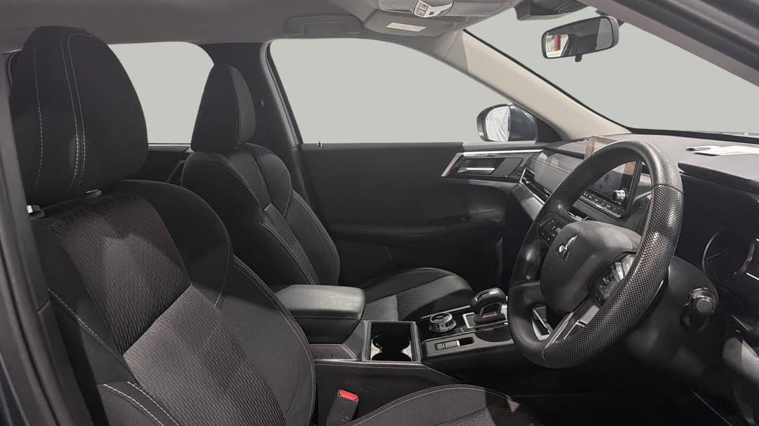 2024 Mitsubishi Outlander Es 7 Seat (2WD), Automatic, 41398 km, Right Side Front Door Cabin View