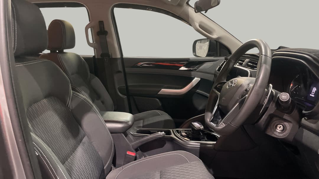 2022 LDV T60 Max Pro (4x4), Automatic, 43736 km, Right Side Front Door Cabin View