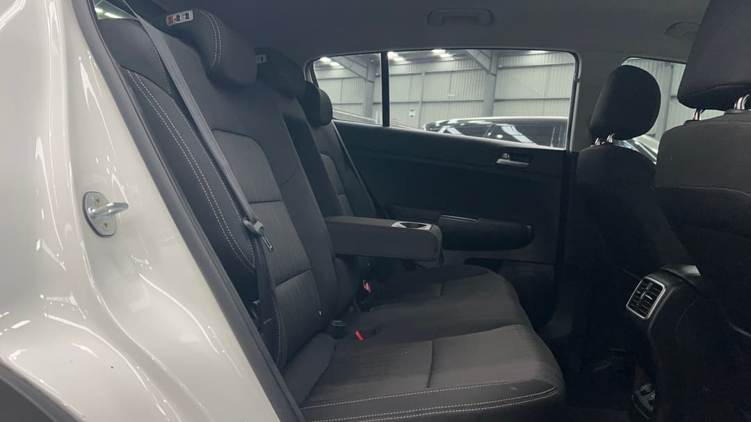 2018 Kia Sportage Si (FWD), Automatic, 120136 km, Right Side Rear Door Cabin View