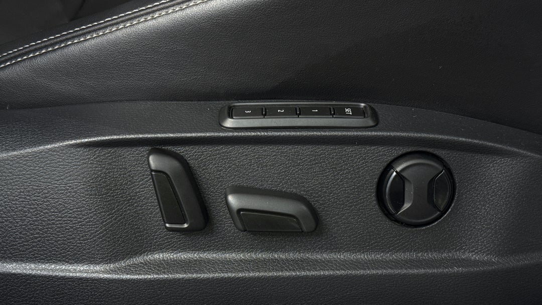 2020 Volkswagen Golf R, Automatic, 45290 km, Drivers Side Adjustment Panel