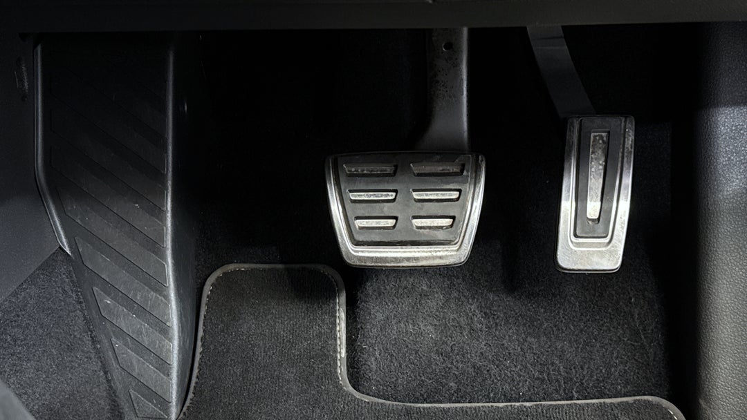 2020 Volkswagen Golf R, Automatic, 45290 km, Pedals and Footmat