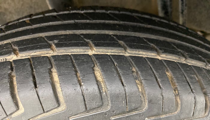 2016 Datsun Redi Go T (O), Petrol, Manual, 59,893 km, Right Rear Tyre Tread