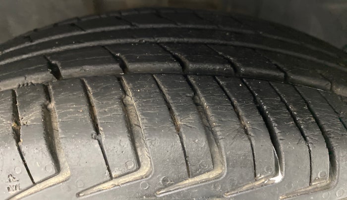 2016 Datsun Redi Go T (O), Petrol, Manual, 59,893 km, Right Front Tyre Tread