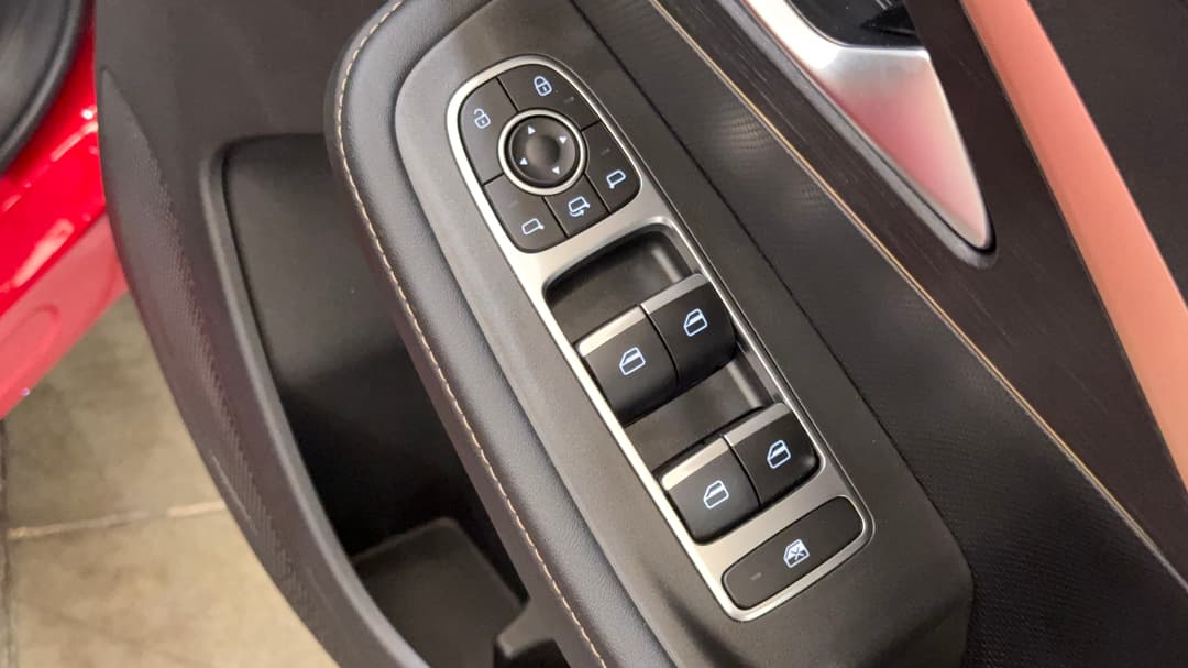 2024 Chery Omoda 5 Ex (high Version), Automatic, 9902 km, Drivers Side Door Panel Controls