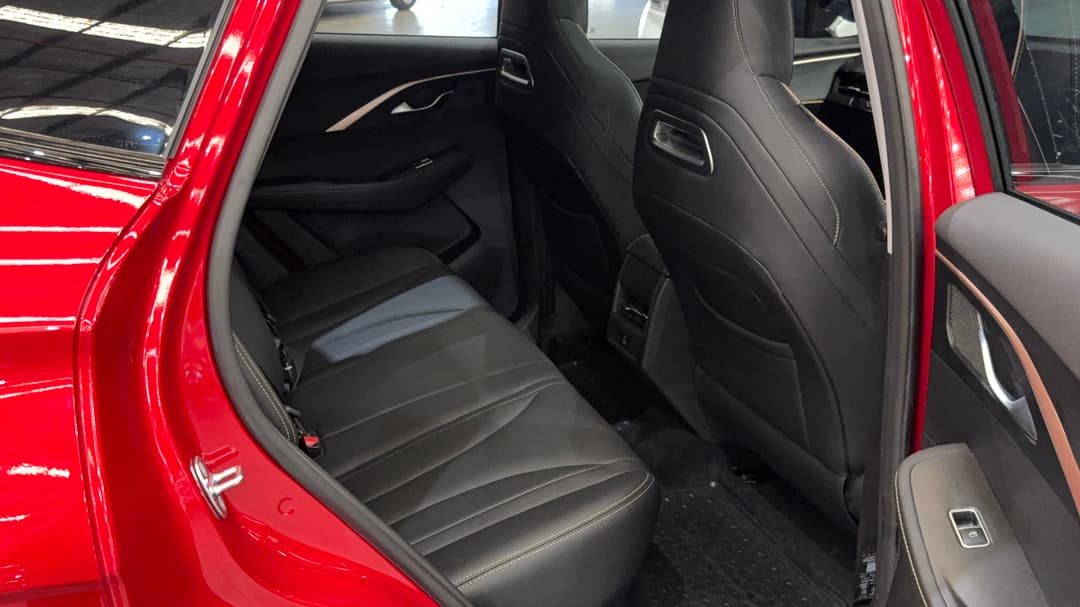 2024 Chery Omoda 5 Ex (high Version), Automatic, 9902 km, Right Side Rear Door Cabin View