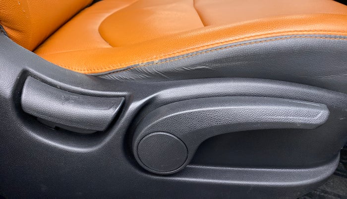 2016 Hyundai Creta 1.6 SX PLUS PETROL, Petrol, Manual, 86,197 km, Driver Side Adjustment Panel