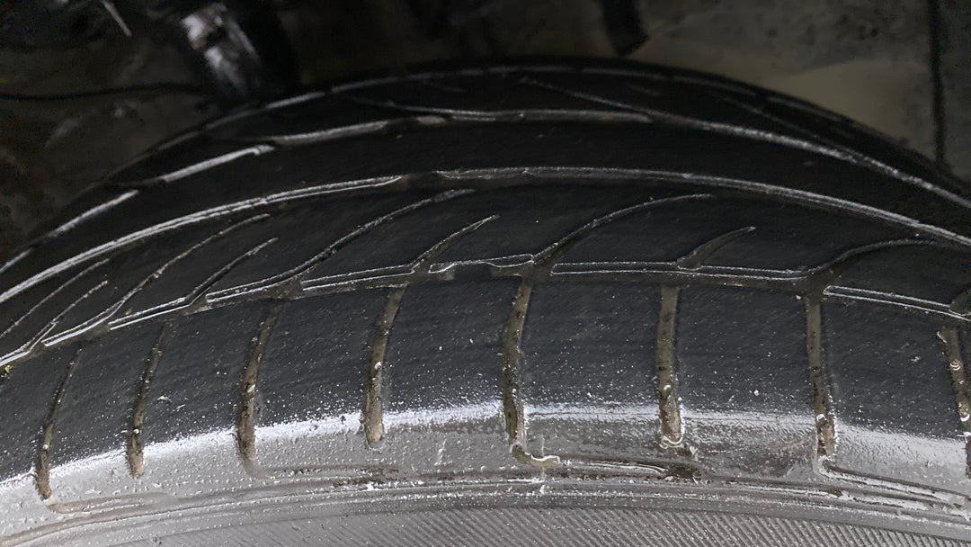 Right Front Tyre Tread