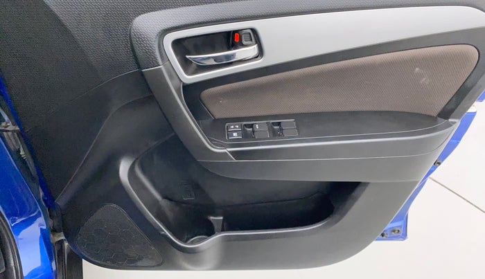 2021 Toyota URBAN CRUISER PREMIUM GRADE AT DUAL TONE, Petrol, Automatic, 32,896 km, Driver Side Door Panels Control