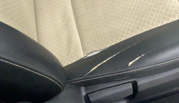 2019 Hyundai NEW SANTRO ERA EXECUTIVE, Petrol, Manual, 16,657 km, Driver seat - Cover slightly torn