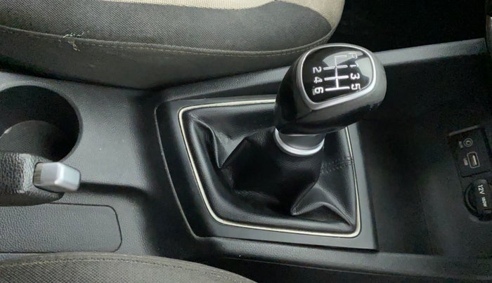2016 Hyundai Elite i20 ASTA 1.4 CRDI (O), Diesel, Manual, 71,748 km, Gear lever - Boot Cover minor damage