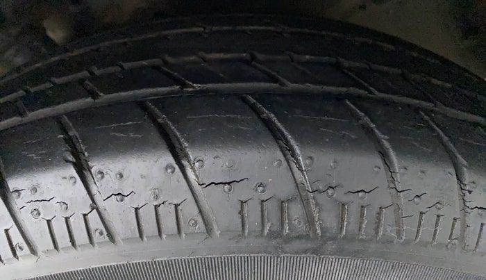 2016 Maruti Celerio VXI AGS, Petrol, Automatic, 26,529 km, Left Front Tyre Tread
