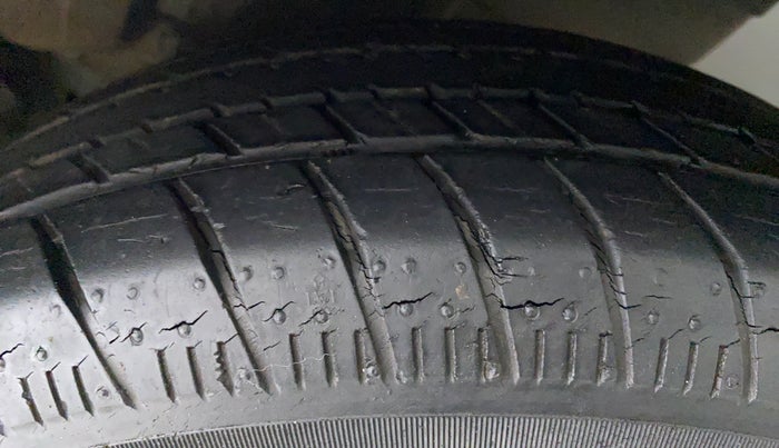 2016 Maruti Celerio VXI AGS, Petrol, Automatic, 26,529 km, Left Rear Tyre Tread