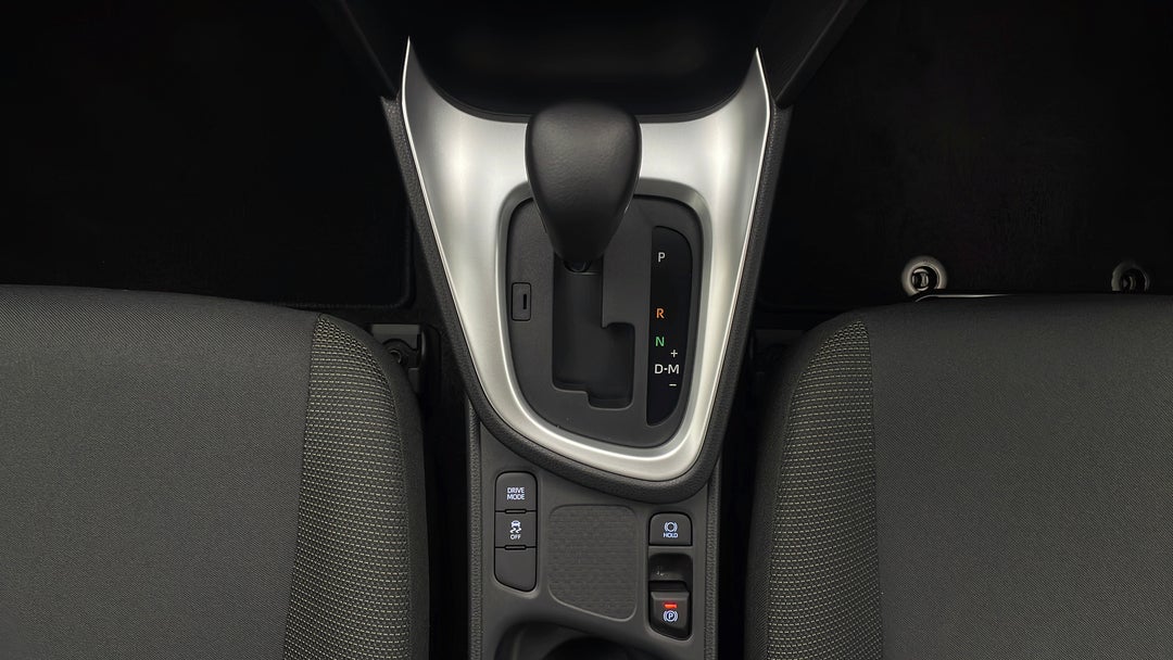 2021 Toyota Yaris Cross Gx, Automatic, 5981 km, Gear Lever 