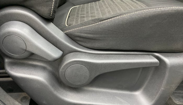 2018 Renault Captur 1.5 RXL MT, Diesel, Manual, 99,952 km, Driver Side Adjustment Panel