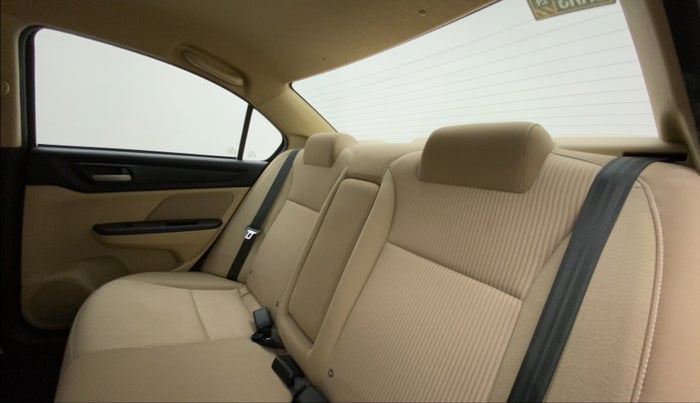 2022 Honda Amaze 1.2L I-VTEC VX CVT, Petrol, Automatic, 13,182 km, Right Side Rear Door Cabin