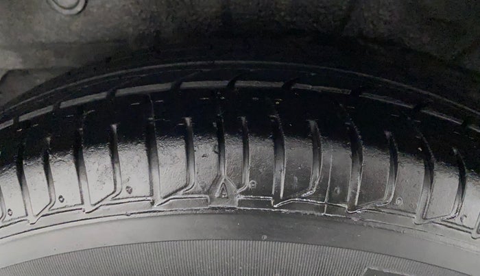 2015 Hyundai i10 MAGNA 1.1, Petrol, Manual, 39,010 km, Right Rear Tyre Tread