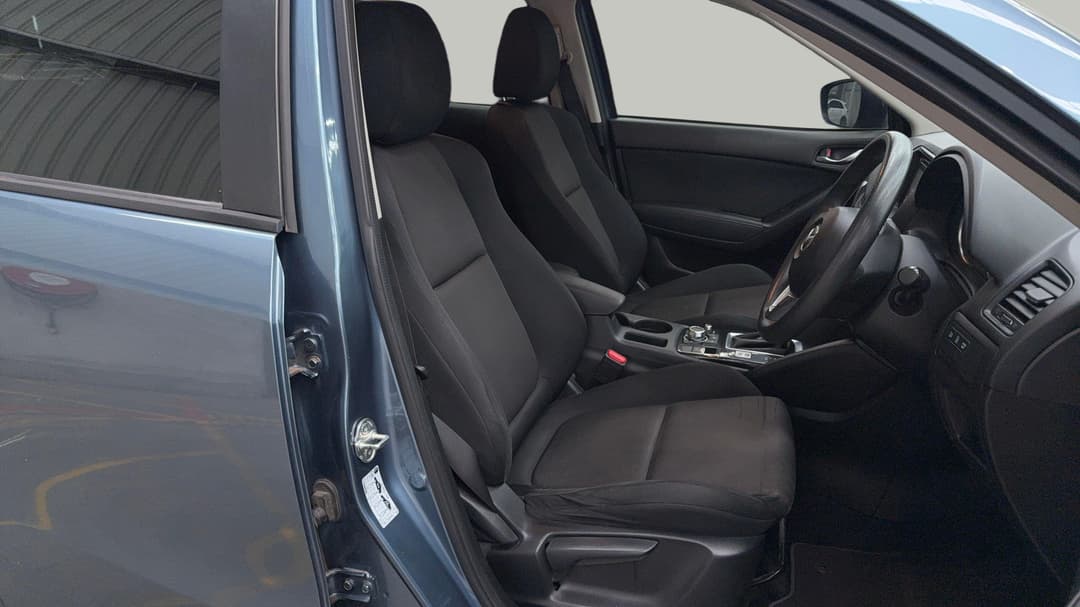 2016 Mazda CX-5 Maxx (4x4), Automatic, 131333 km, Right Side Front Door Cabin View