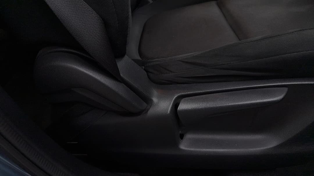 2016 Mazda CX-5 Maxx (4x4), Automatic, 131333 km, Drivers Side Adjustment Panel